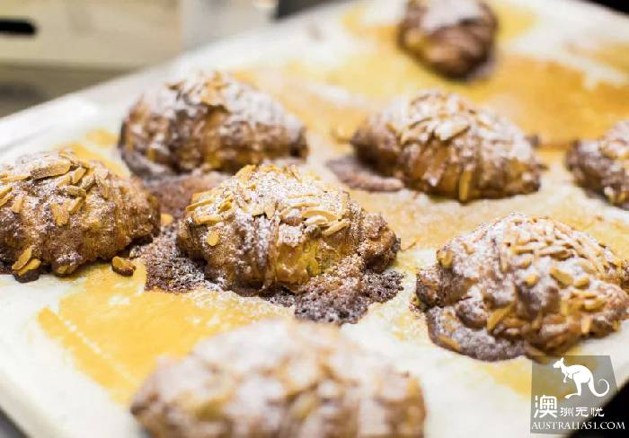 South Melbourne Market, summer night market starts again! Seafood foodie's favorite art bazaa