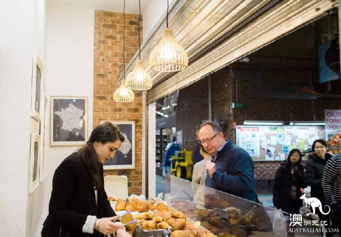South Melbourne Market, summer night market starts again! Seafood foodie's favorite art bazaa