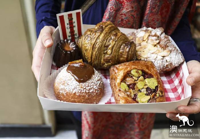 South Melbourne Market, summer night market starts again! Seafood foodie's favorite art bazaa