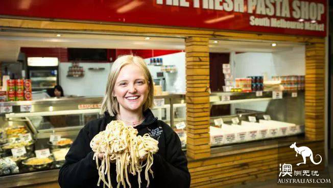 South Melbourne Market, summer night market starts again! Seafood foodie's favorite art bazaa
