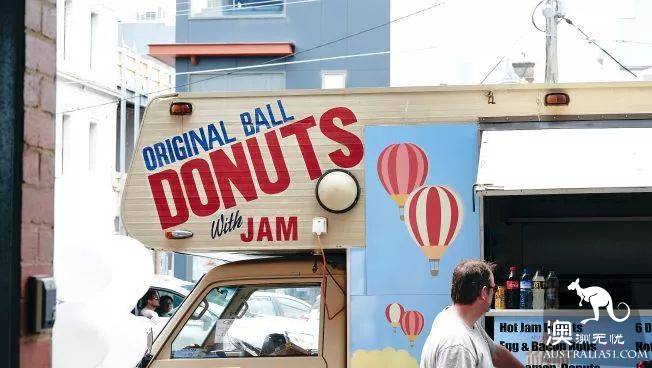 South Melbourne Market, summer night market starts again! Seafood foodie's favorite art bazaa