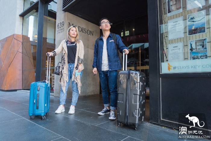 About luggage, Melbourne baggage check-in.