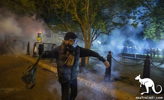 The death of Freud led to the intensification of American demonstration, The British Broadcasting Corporation journalist the Washington night