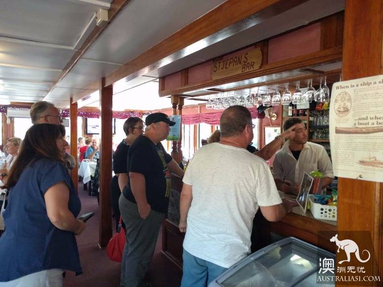 Captain Proud cruise boat, suitable for quiet dining with love