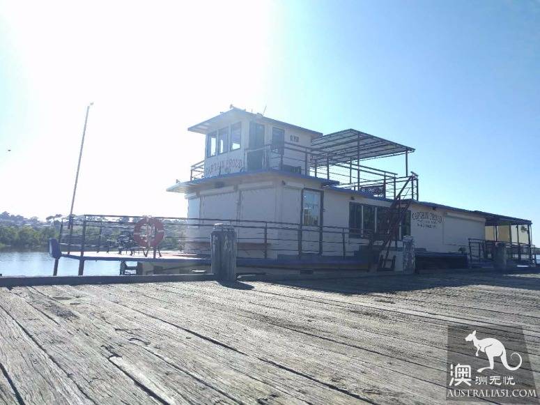 Captain Proud cruise boat, suitable for quiet dining with love