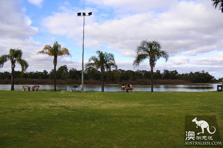 Giant sacrifice, veteran driver of Australia's self-driving strategy Mongo National Park, Lake Terrell