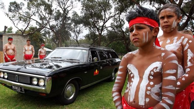 The remains of the oldest man in Australia have returned to their homelands