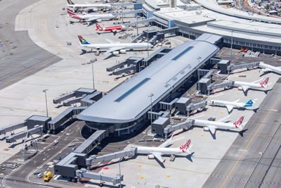 How many airports do Perth have? How far is it to downtown? Perth airport shuttle traffic introduction