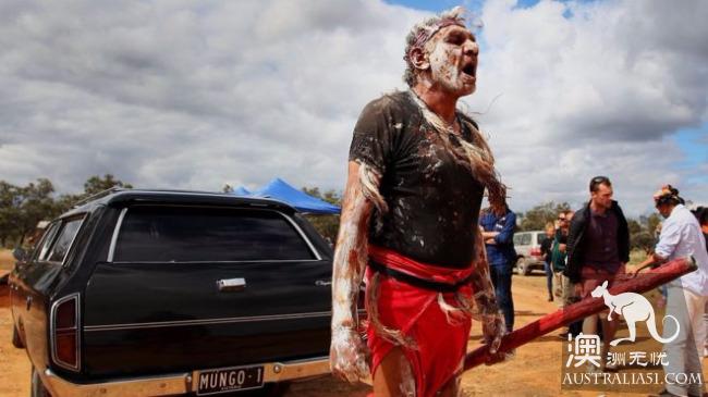 The remains of the oldest man in Australia have returned to their homelands