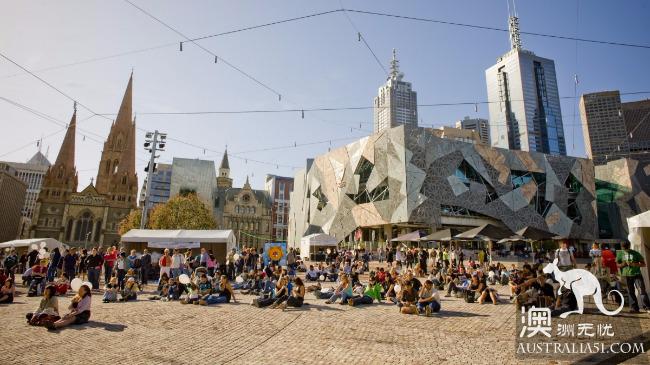 What are the sign-in attractions that Melbourne must visit?