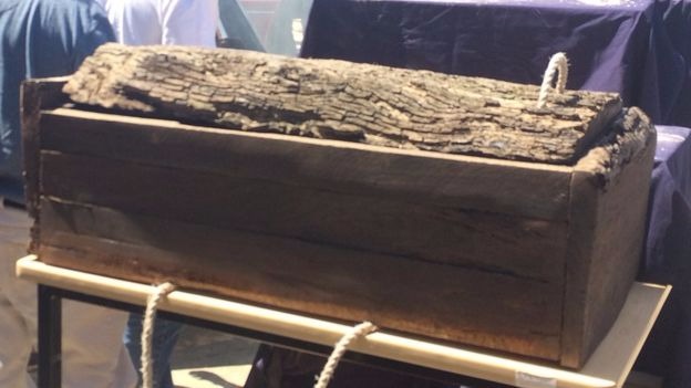 The remains of the oldest man in Australia have returned to their homelands