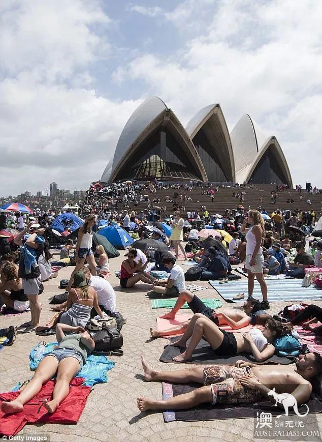 Sydney fireworks exploded at 9: 00! Thousands evacuate! Zero rainbow fireworks shock the world! Australian Chinese play mahjong to take the lead in the New year's New year! Take a look at the atlas first!
