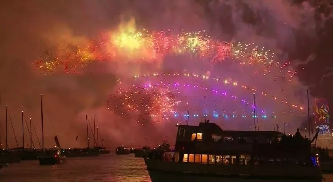 Sydney fireworks exploded at 9: 00! Thousands evacuate! Zero rainbow fireworks shock the world! Australian Chinese play mahjong to take the lead in the New year's New year! Take a look at the atlas first!