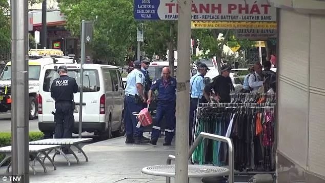 Burst! Shootings at Sydney Mall! one dead, blood on the ground! The suspect is still at large.