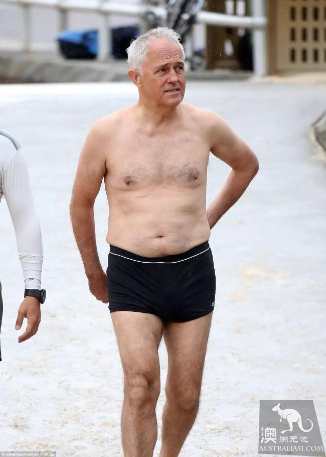Australian Prime Minister Tan Po and friends appeared on Bondi Beach, and the media talked about his swimming trunks.