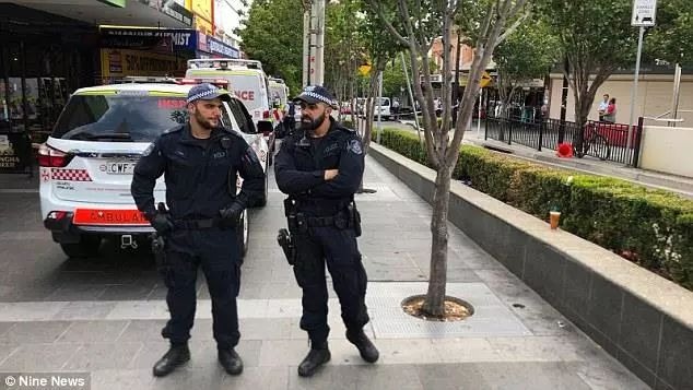 Burst! Shootings at Sydney Mall! one dead, blood on the ground! The suspect is still at large.