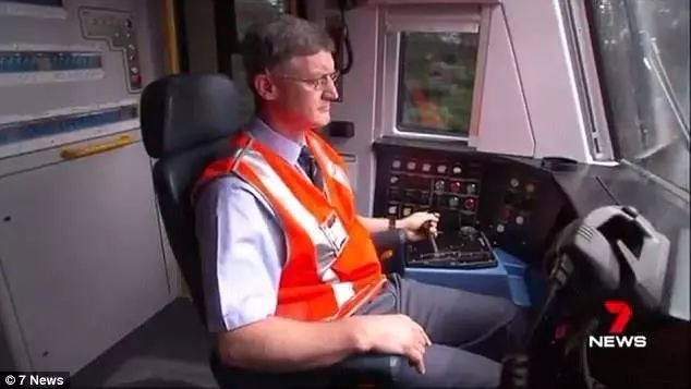 Still tearing?! The Sydney train driver found the six-figure salary too shabby and began to be a demon again.