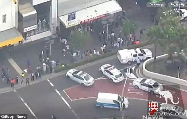 Burst! Shootings at Sydney Mall! one dead, blood on the ground! The suspect is still at large.