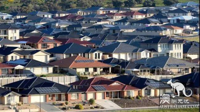 South Australia is expected to drastically reduce electricity tariffs? Labour says more than 10,000 South Australian homeowners are installing solar panels at no rate.