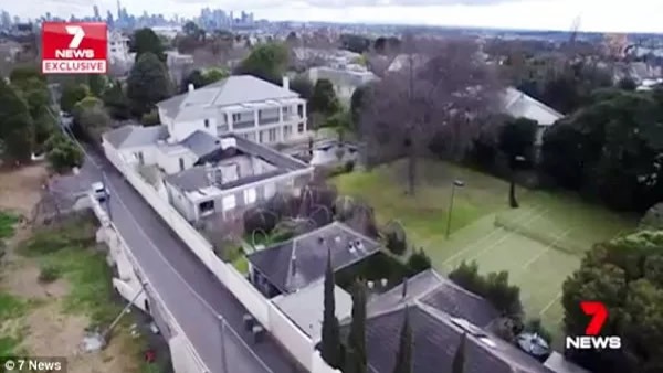 Chinese businessmen spend million to buy the 'worst mansion' in Australia!