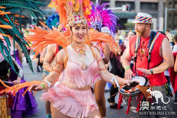 40th Gay Big parade, Australian Prime Minister Tam Po shows up for a photo with the public