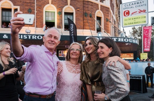 40th Gay Big parade, Australian Prime Minister Tam Po shows up for a photo with the public