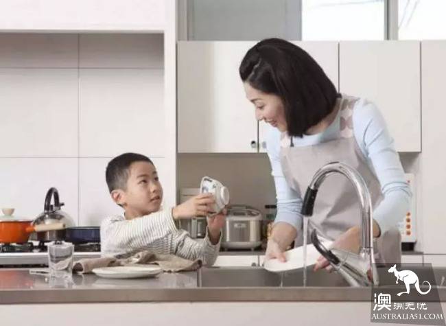 It turns out that the rich second generation, who took 300 million to start a business, used to do dishes in Australian restaurants until 1: 00 a. M.