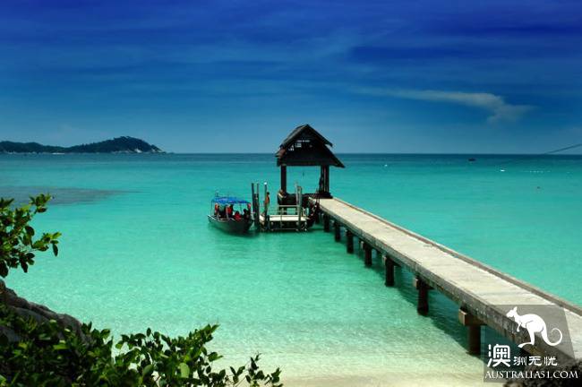 Travel all over the world, these ten places are perfect for taking pictures and signing in.
