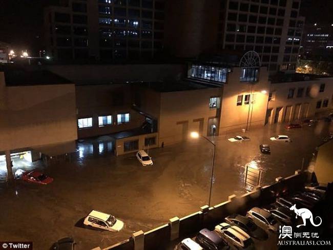 Block the city! The flood flooded Hobart. Sydney's next!