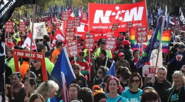 The whole city is clogged up! Melbourne's 60,000 labourers took to the streets to oppose the Budget, but few Chinese were seen!