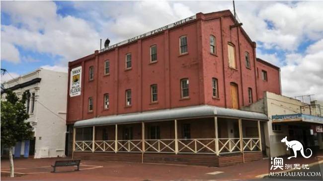 The Aussie dollar acquisition of the abandoned plant is now turned into a top Western Australia hotel! Give you a different factory-style hotel experience.