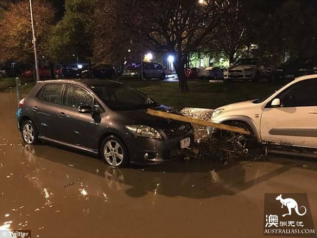 Block the city! The flood flooded Hobart. Sydney's next!
