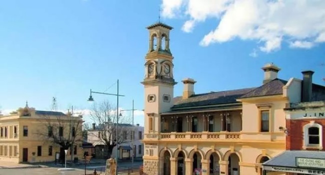 Melbourne is surrounded by these beautiful personality town!
