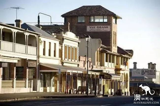 Melbourne is surrounded by these beautiful personality town!