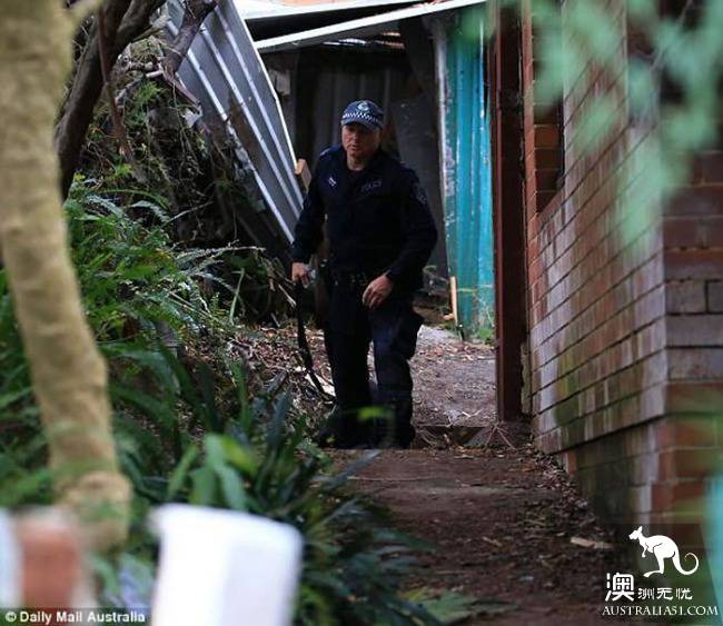 The Sydney man's corpse was unknown for a year, and the neighbor's identity as the owner of the house was revealed.