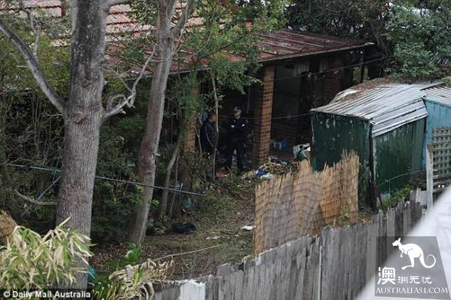 The Sydney man's corpse was unknown for a year, and the neighbor's identity as the owner of the house was revealed.