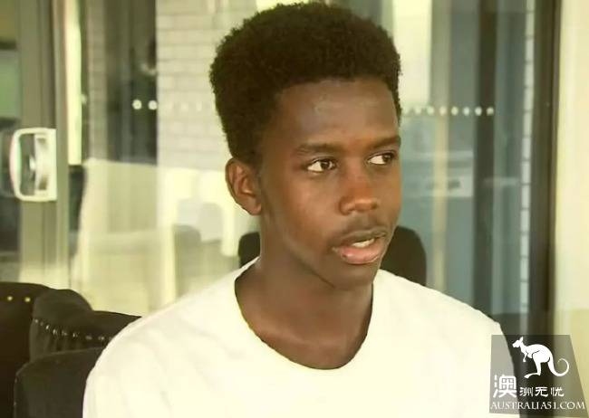 Two private school football matches in Victoria are now racist! Australian teenager beating players