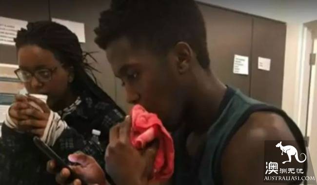 Two private school football matches in Victoria are now racist! Australian teenager beating players