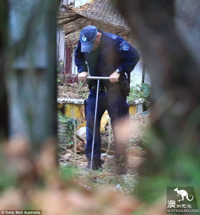 The Sydney man's corpse was unknown for a year, and the neighbor's identity as the owner of the house was revealed.