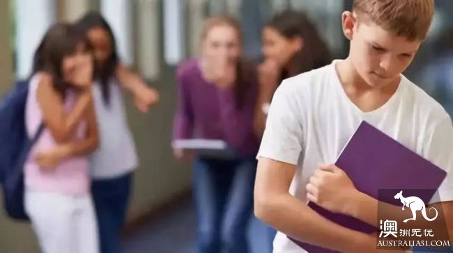 Two private school football matches in Victoria are now racist! Australian teenager beating players