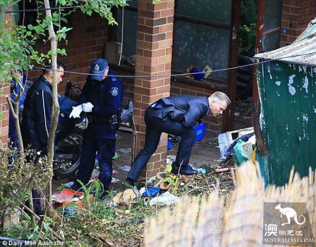 The Sydney man's corpse was unknown for a year, and the neighbor's identity as the owner of the house was revealed.