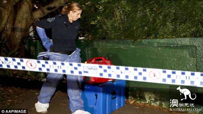 The Sydney man's corpse was unknown for a year, and the neighbor's identity as the owner of the house was revealed.