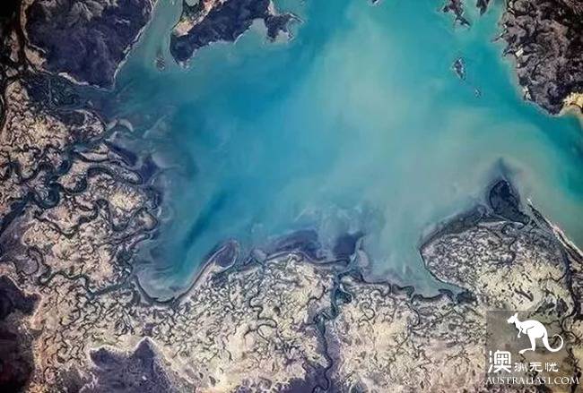 Aerial photo of Australia? This group of God's vision of Australia, is the real shock.
