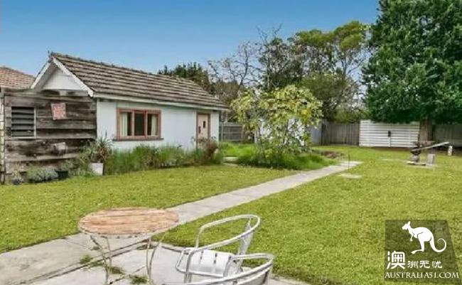 The woman intervened in a real estate auction