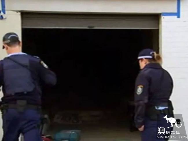 Bones in the walls of Sydney's Bundy apartment! The police are suspected to have committed a homicide.