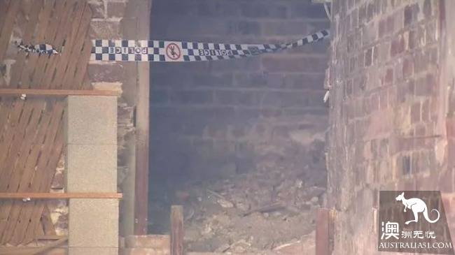Bones in the walls of Sydney's Bundy apartment! The police are suspected to have committed a homicide.