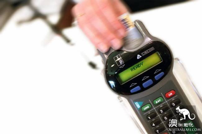 The Australian people have less and less cash in their hands, and the Australian Reserve Bank has expressed concern.