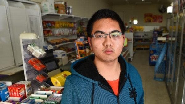 Another Australian Chinese shopkeeper was armed robbery, gun butts hit the head wound appalling! Chinese merchants targeted? One wound a month!
