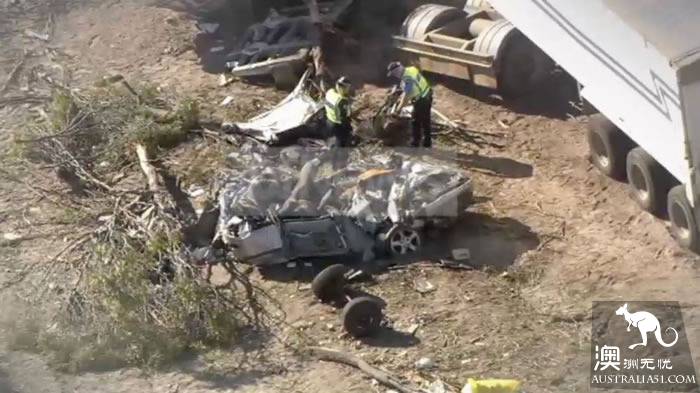 There was a tragedy in the countryside of Western Australia. In the middle of the night, the car stopped without oil and was rear-ended by a rear-end collision. The mother and son died tragically.