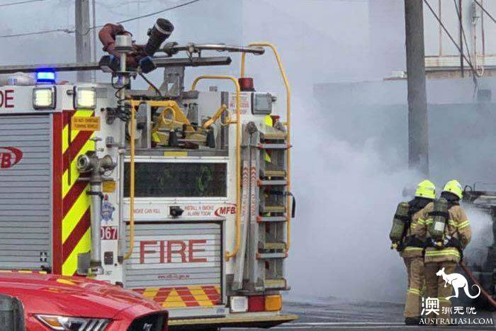 Melbourne car burns in the street, the driver dies
